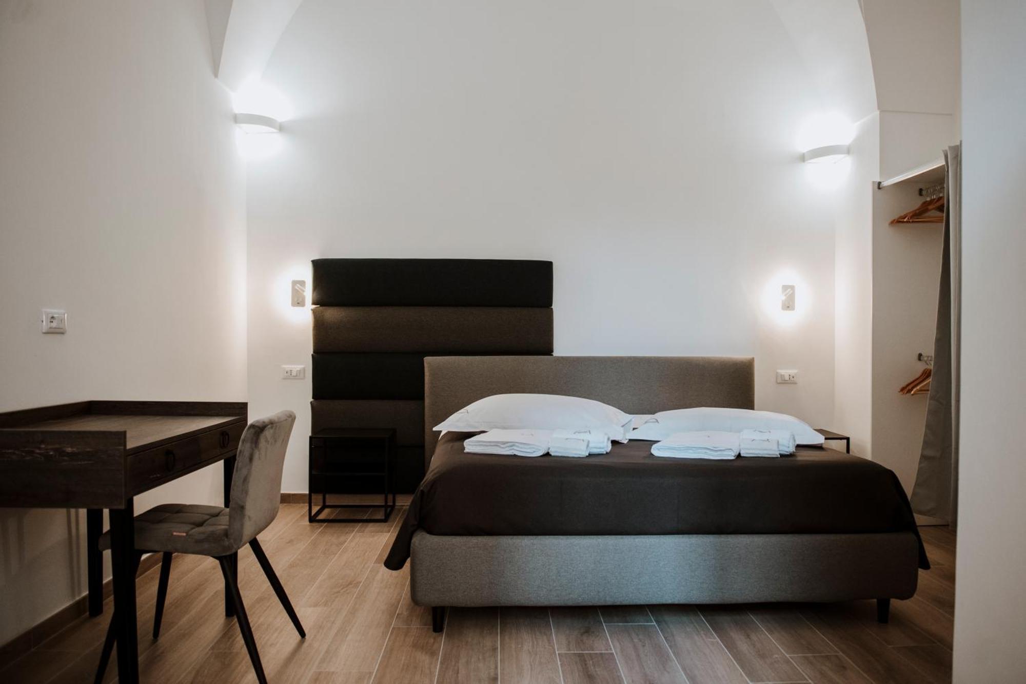 Signuria Dimora Esclusiva Bed & Breakfast Lecce Bagian luar foto